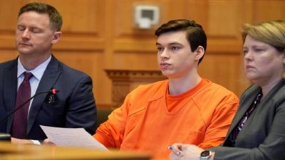  مراهقان يقتلان مدرستهما بسبب درجاتهما السيئة في أمريكا