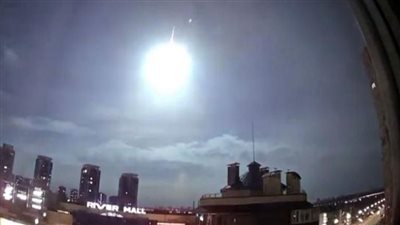 مشهد يحبس الأنفاس، وميض مخيف من القمر الصناعي التابع لناسا يرعب سكان كييف (فيديو)