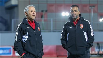 كولر يحاضر لاعبي الأهلي بالفيديو استعدادا لموقعة الرجاء