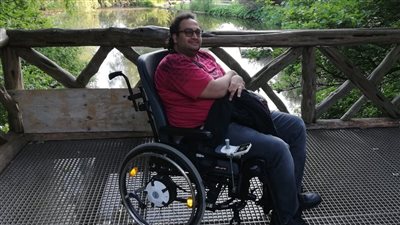 القصة الكاملة لوفاة عادل شعبان.. ولد بشلل دماغي فأصبح أعظم مبرمج في العالم 