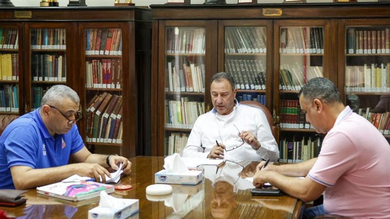الخطيب مع مدرب رجال