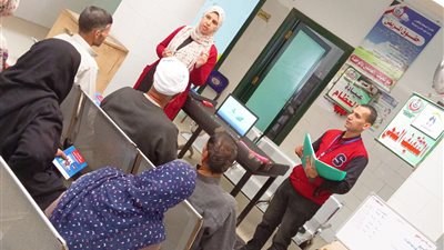 صحة الشرقية: توقيع الكشف على 1200 مريض بقافلة دوامة بفاقوس 