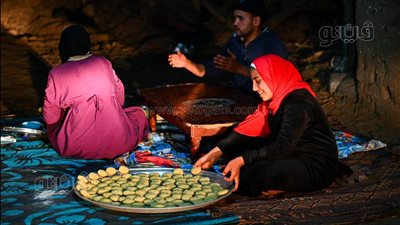 قصة آية.. فتاة الـ 14 عاما مع صناعة الكحك في الفرن الطيني (فيديو وصور)