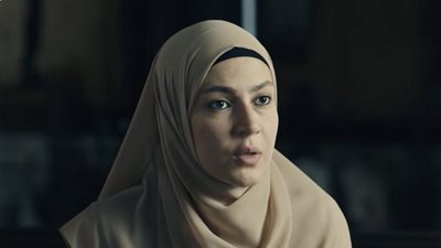 مسلسل عملة نادرة الحلقة 29، عبد الجبار يحاصر أهالي النجع ويحبس ابنته 