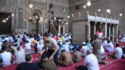فتوى الأزهر تثير الجدل مجددًا.. سقوط صلاة الجمعة إذا صادفت العيد 
