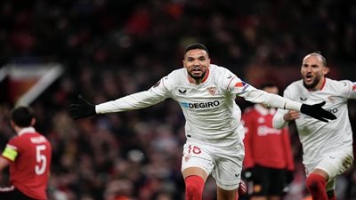 إشبيلية الإسباني يحدد سعر بيع بونو والنصيري