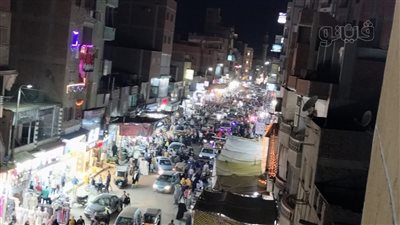 زحام وطوابير على محال التسالي في ليلة عيد الفطر بالمنوفية (فيديو وصور)