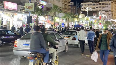 السهرة للصبح، إقبال كبير وزحام بشوارع مطروح في ليلة العيد (صور)
