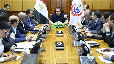 وزير الصحة يترأس غرفة الأزمات لمتابعة خطة التأمين الطبي خلال العيد