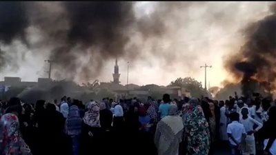 بعد ساعات من إعلان الاتفاق على وقف النار، تجدد القصف الجوي في الخرطوم