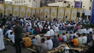 ساحة مسجد أبو الحجاج الأقصري كاملة العدد لصلاة عيد الفطر (فيديو)