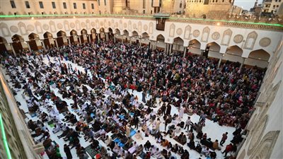 الجامع الأزهر كامل العدد قبل أداء صلاة عيد الفطر (صور)
