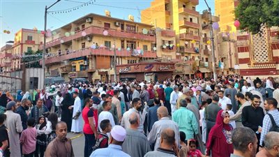 أجواء الفرحة تعم ساحات مساجد أسيوط عقب صلاة عيد الفطر (صور)