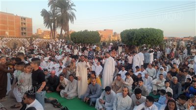 الآلاف يؤدون صلاة عيد الفطر بساحة مدينة إهناسيا ببني سويف (صور)