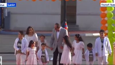 السيسي يشارك أسر شهداء ومصابي العمليات من أبطال الجيش والشرطة الاحتفال بعيد الفطر