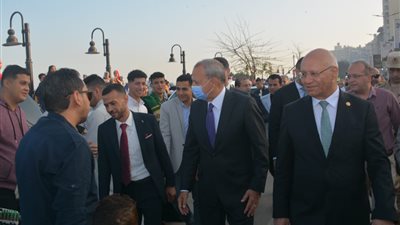 محافظ القليوبية يهنئ المواطنيين بعيد الفطر بكورنيش بنها (صور )