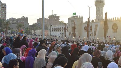 12 صورة ترصد صلاة العيد من مسجد عمرو بن العاص واحتفالات المواطنين 