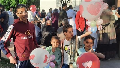 أطفال الإسماعيلية يحتفلون بعيد الفطر بشراء البالونات والحلوى والألعاب (صور) 