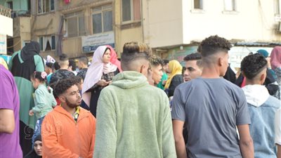 صبغ الشعر والقصات الملفتة تسيطر على موضة المراهقين في احتفالات العيد (صور)