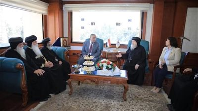 محافظ سوهاج يستقبل المهنئين بعيد الفطر المبارك (صور)