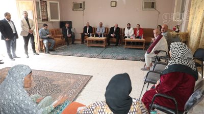 محافظ بني سويف خلال زيارته لدار المسنين: أنتم الخير والبركة لهذا الوطن