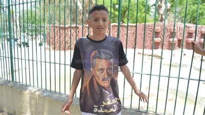 تيشيرت جعفر العمدة يظهر في حديقة الحيوان قبل عرض الحلقة الأخيرة (صور)