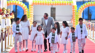 21 صورة ترصد أداء السيسي صلاة العيد وحفل إفطار أبناء الشهداء