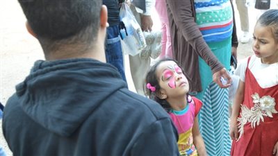 رسومات الوجه تدخل الفرحة على قلوب الأطفال بحديقة الحيوان (صور)