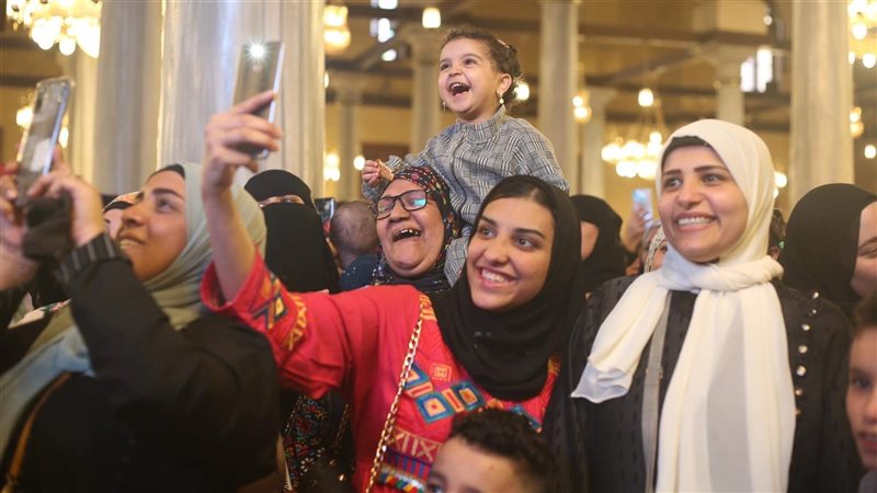 صلاة السيدات بمسجد