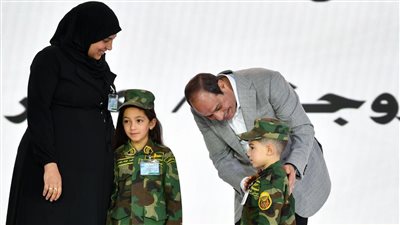 وفاء الرئيس السيسي.. مصر لا تنسى أبناء الشهداء (صور) 