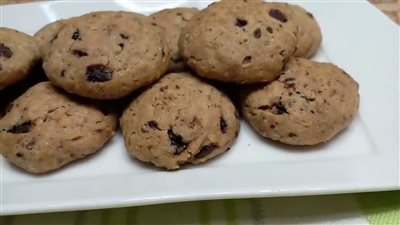 طريقة عمل الكوكيز بعين الجمل والقهوة (فيديو)