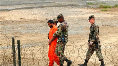 سر ظهور علامات الشيخوخة المتسارعة على معتقلي سجن جوانتانامو 