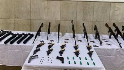 حبس 18 متهما 4 أيام بتهمة حيازة وإحراز مواد مخدرة وأسلحة نارية في أسيوط 