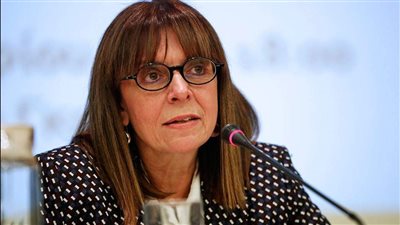 رئيسة اليونان توافق على طلب حل البرلمان