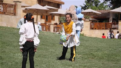 ضحكة وصحبة.. 16 صورة من احتفالات عيد الفطر بحديقة الأزهر 