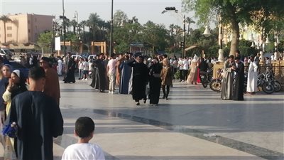 إقبال على المتنزهات في ثاني أيام عيد الفطر بالأقصر (فيديو) 