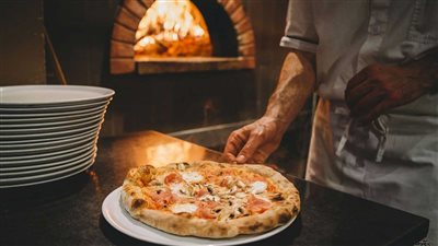 مصرع شخصين في إسبانيا بسبب شطيرة بيتزا