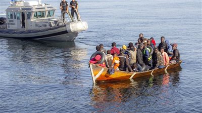 انتشال 17 جثة لمهاجرين بعد غرق قاربهم قبالة صبراتة في ليبيا