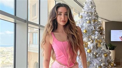 هنا الزاهد تتألق باللون الوردي (صور)