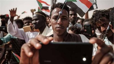 سكان الخرطوم يتأهبون للمعركة الكبيرة تزامنا مع تسابق الدول لإجلاء رعاياها