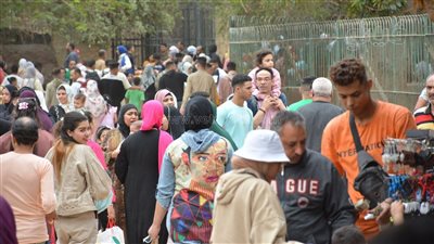 18 صورة ترصد تزايد أعداد زوار حديقة الحيوان قبل إغلاقها بآخر أيام العيد