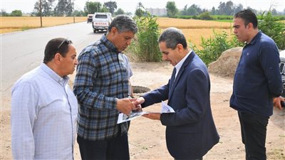 محافظ الغربية يتفقد مقترحات خطة رصف الشوارع في بسيون وقطور