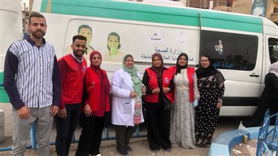 إقبال المواطنين على القوافل والعيادات الطبية المتنقلة بحدائق الإسماعيلية(صور) 