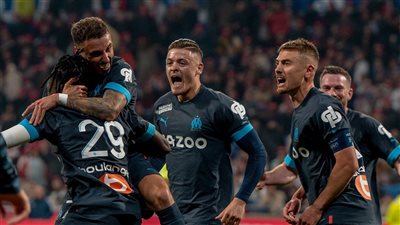 مارسيليا ينتزع وصافة الدوري الفرنسي بالفوز على ليون 2-1