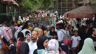 إقبال كثيف على حديقة الحيوان في ثالث أيام العيد والأسر تتصدر (فيديو وصور)