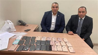 ضبط 32 محمولا و574 قطعة غيار تكييفات بحوزة راكبين في مطار القاهرة 