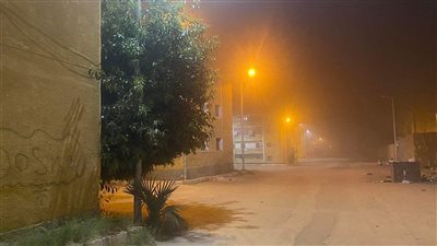 عاصفة ترابية تجتاح أسوان وحدوث تقلبات في حالة الطقس (صور)