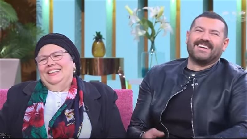 عمرو يوسف ووالدته