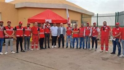 الهلال الأحمر يقيم مركز إغاثة إنساني للسودانيين القادمين إلى أسوان