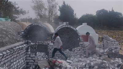 إزالة فورية لـ9 مقابر مخالفة بالمنوفية (صور)